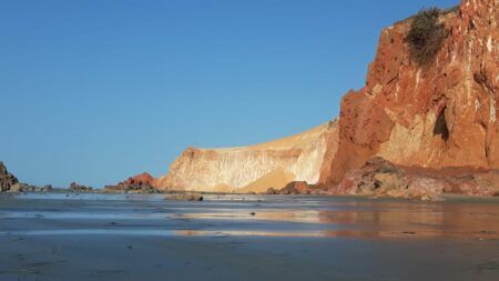 Praia de Canoa com Falésias