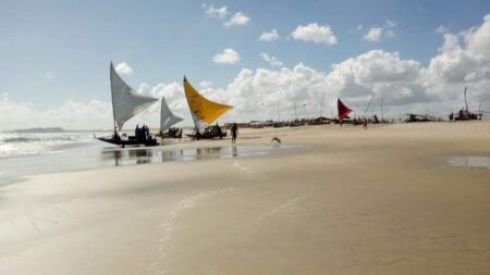 Jangadas na beira do mar