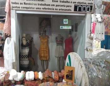 Roupas na feira de artesanato