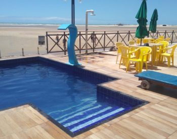 Barraca de praia com piscina