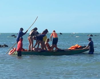 Pessoas em cima do Barco