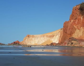 Praia de Canoa com Falésias