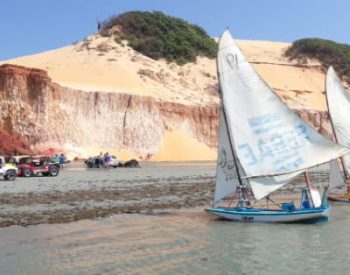 Jangadas na beira do mar