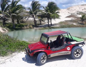 Buggy numa lagoa de Canoa Quebrada