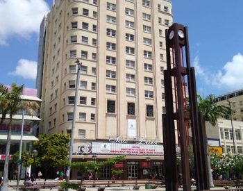 Praça do Ferreira com cine São Luiz atrás